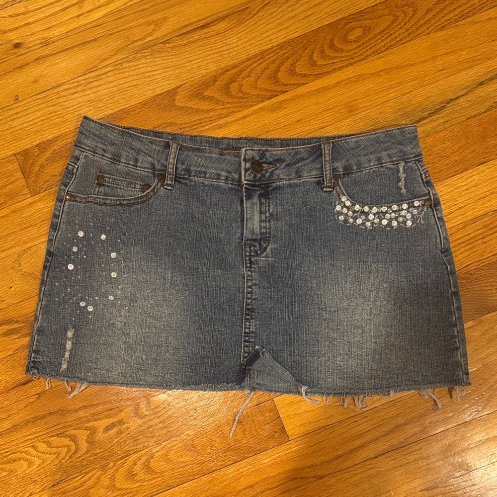 YOUNIQUE• y2k vintage bedazzled mini jean skirt